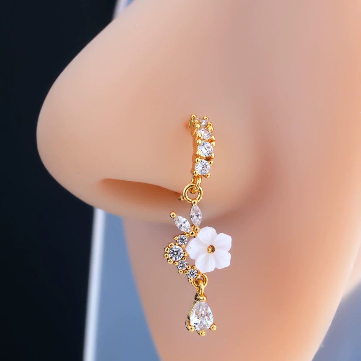 Anneau de nez fleur dorée avec - Body Jewelry Surgical Steel avis et prix